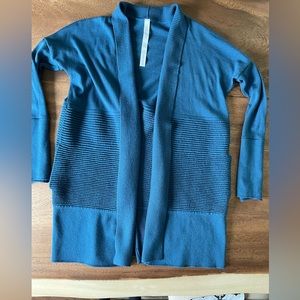 Womens Lululemon Split Back Blue Sweater Merino Wool size 4